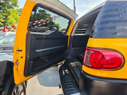 Used 2007 Toyota FJ Cruiser 4WD image 34