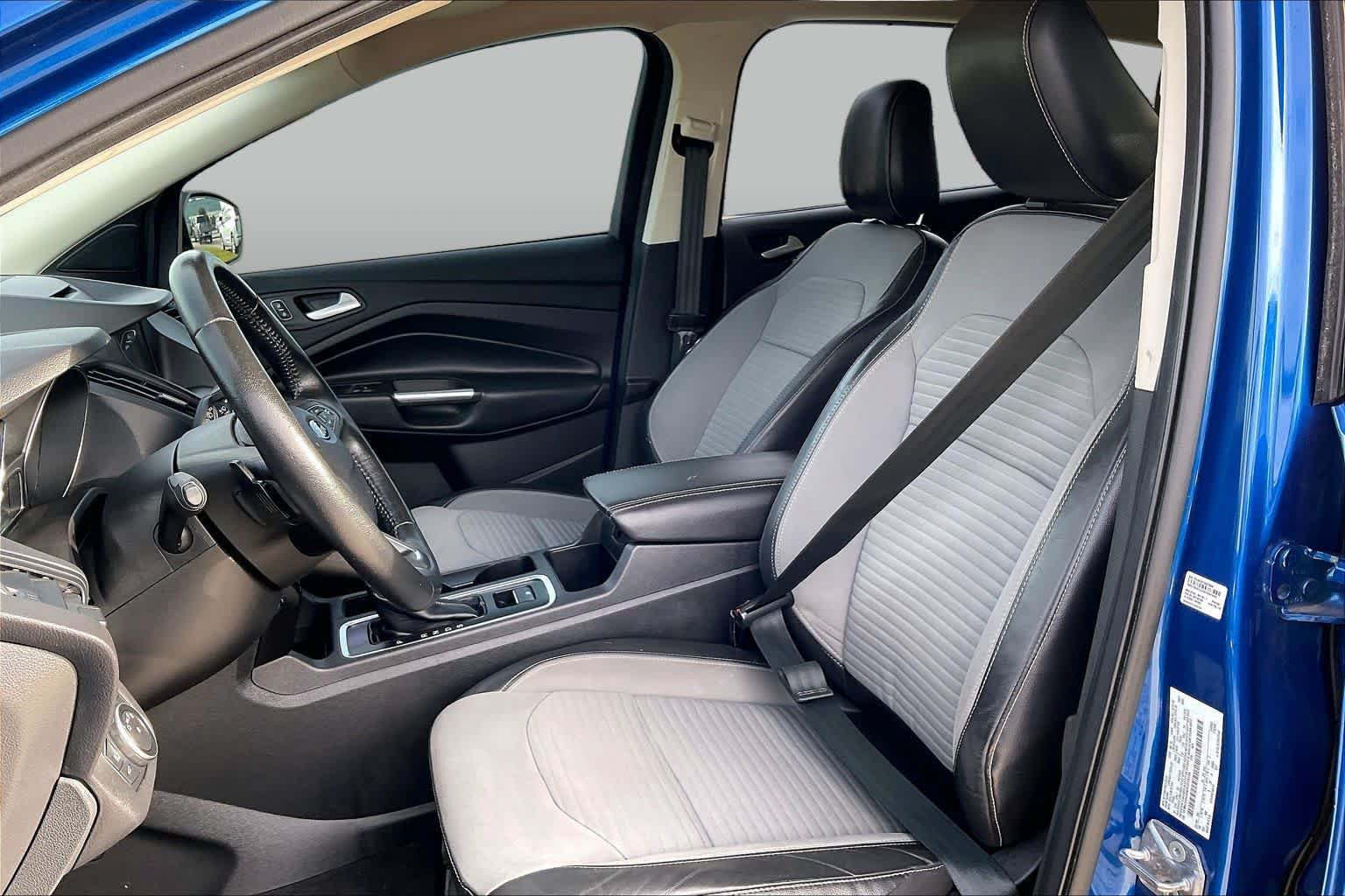 Used 2018 Ford Escape SE w/ SE Sport Appearance Package FWD image 7
