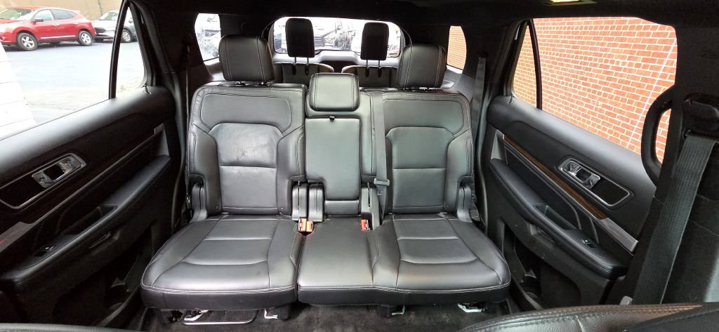 Used 2017 Ford Explorer Limited w/ Equipment Group 301A AWD/4WD image 8