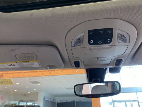 Used 2020 Chrysler Pacifica Limited image 16