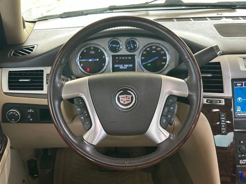 Used 2011 Cadillac Escalade Premium RWD image 13
