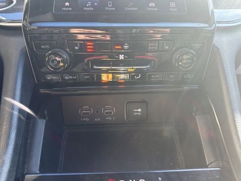 Used 2023 Jeep Grand Cherokee Altitude image 10