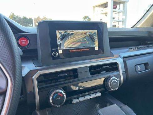 Used 2025 Toyota Tacoma TRD Off-Road image 23