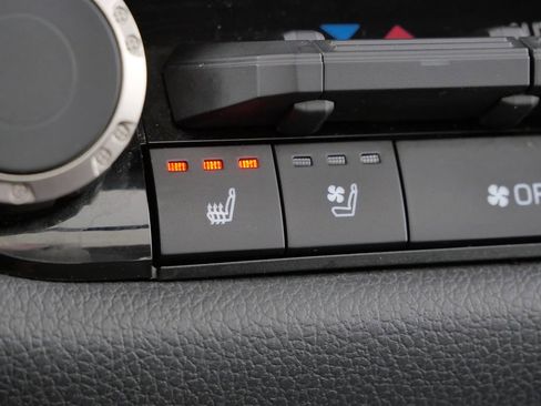 Used 2022 Toyota Tundra Limited image 47