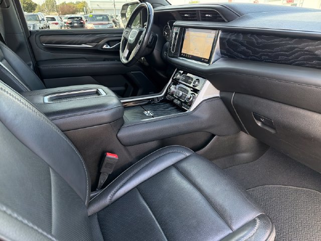Used 2021 GMC Yukon Denali w/ Denali Premium Package AWD/4WD image 24