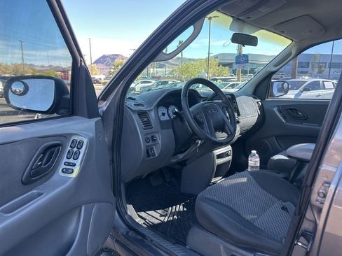 Used 2003 Ford Escape XLT image 9
