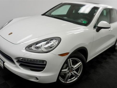 Used 2013 Porsche Cayenne S image 2