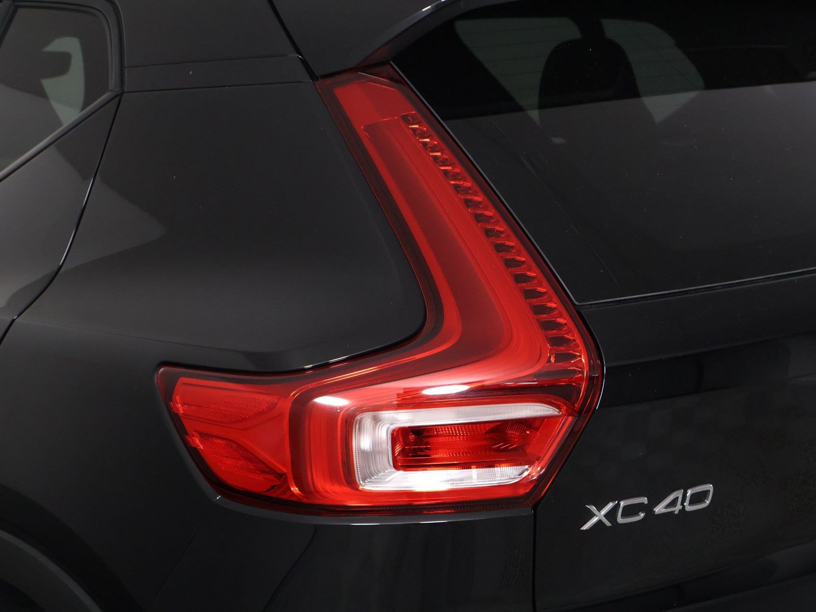 Certified 2026 Volvo XC40 B5 Plus AWD/4WD image 18