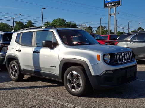 Used 2017 Jeep Renegade Sport w/ Power & Air Group FWD image 2