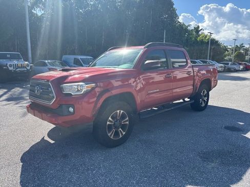Used 2017 Toyota Tacoma TRD Sport image 5
