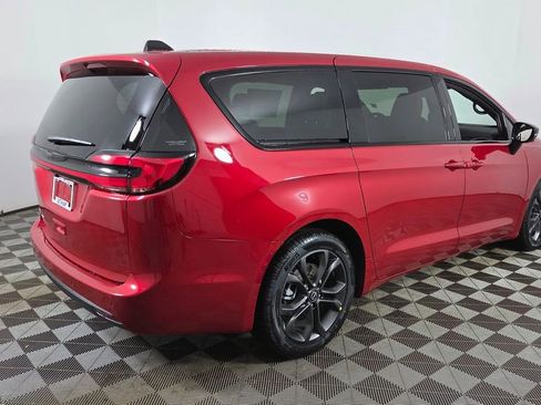 New 2026 Chrysler Pacifica Select image 7
