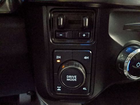 Used 2025 Ford F350 Lariat w/ Lariat Ultimate Package AWD/4WD image 13