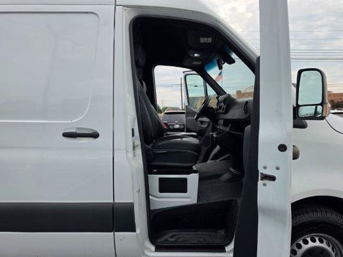 Used 2021 Mercedes-Benz Sprinter 2500 image 22