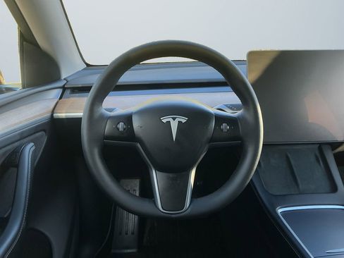 Used 2024 Tesla Model Y Long Range image 13