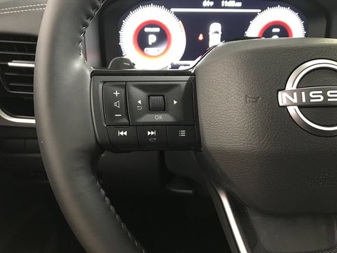 Used 2025 Nissan Rogue SL w/ Tech Package AWD/4WD image 17