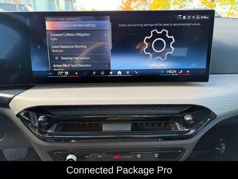 Used 2025 BMW 330i xDrive Sedan image 10