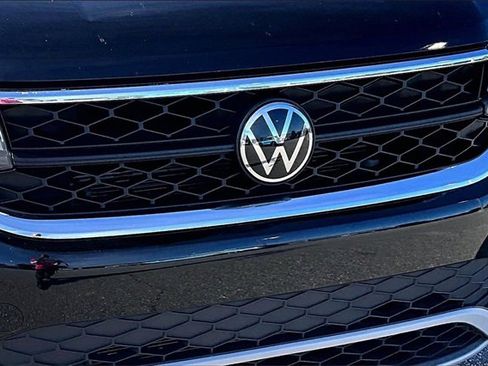 Used 2024 Volkswagen Taos SE image 33