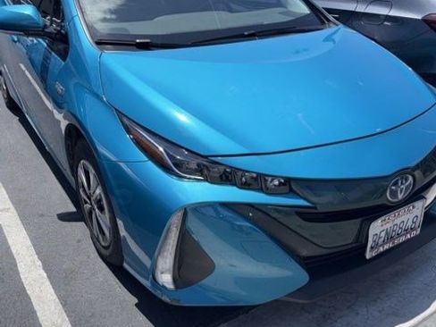 Used 2018 Toyota Prius Prime Premium FWD image 2