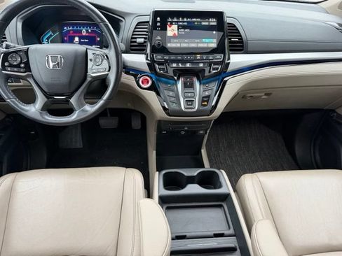Used 2023 Honda Odyssey Touring image 13
