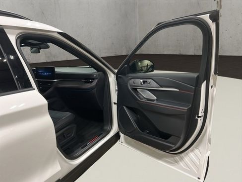 Used 2025 Ford Explorer ST image 18