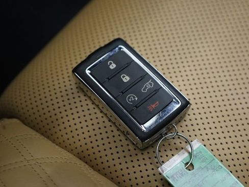 Used 2023 Jeep Grand Cherokee L Summit w/ Luxury Tech Group V AWD/4WD image 40