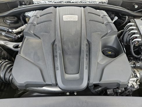 Certified 2023 Porsche Macan GTS image 30