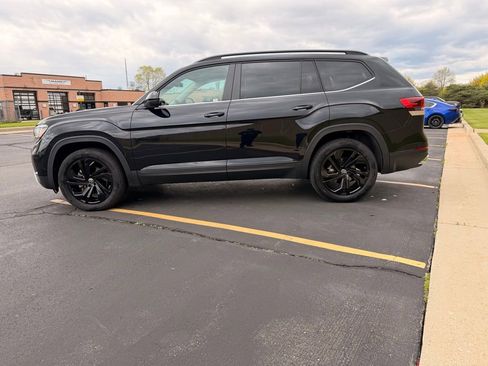 Used 2023 Volkswagen Atlas SE w/ Panoramic Sunroof Package FWD image 5