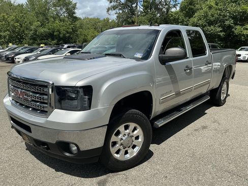 Used 2014 GMC Sierra 2500 SLE w/ SLE Preferred Package AWD/4WD image 1