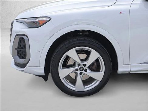 Certified 2025 Audi Q5 Premium Plus w/ Premium Plus AWD/4WD image 29
