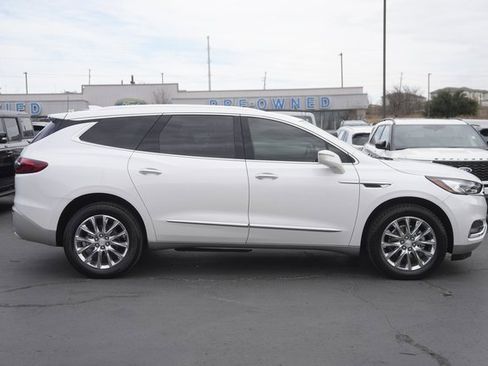 Used 2019 Buick Enclave Essence image 5