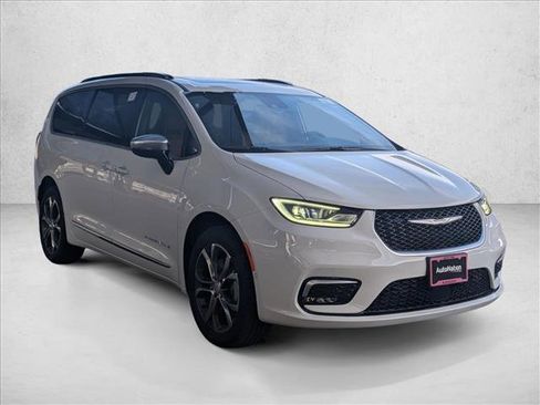New 2026 Chrysler Pacifica Pinnacle image 6