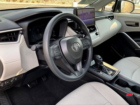 Used 2026 Toyota Corolla Cross L image 16