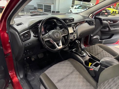 Used 2021 Nissan Rogue Sport SV image 34