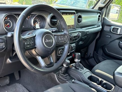 Used 2023 Jeep Gladiator Sport AWD/4WD image 15