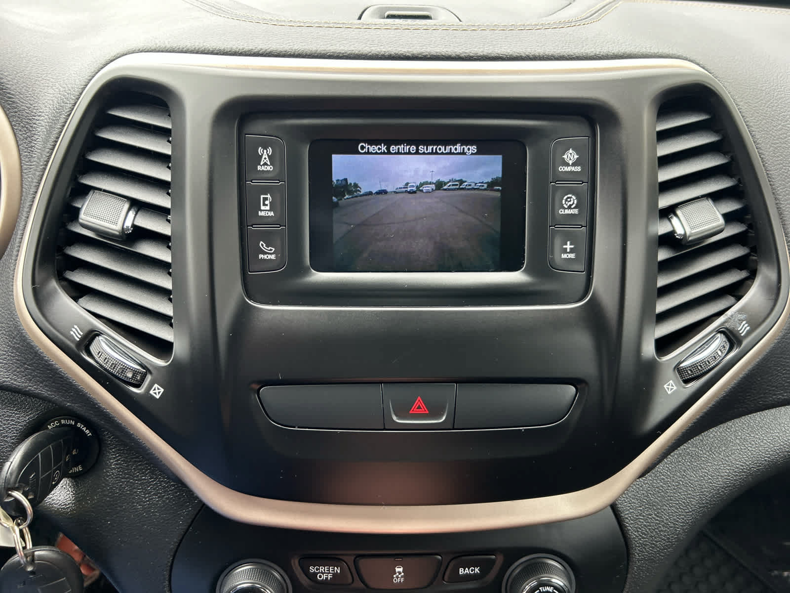 Used 2017 Jeep Cherokee Latitude w/ Cold Weather Group FWD image 17