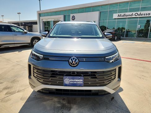 New 2026 Volkswagen Tiguan SE FWD image 2