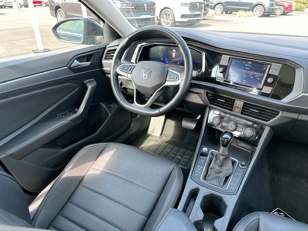 Used 2024 Volkswagen Jetta SE FWD image 19