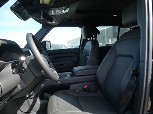 New 2026 Land Rover Defender 130 X-Dynamic SE AWD/4WD image 3