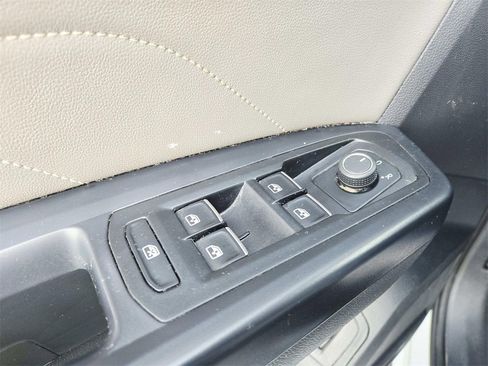 Used 2021 Volkswagen Atlas Cross Sport SE image 33