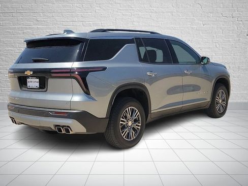 Used 2024 Chevrolet Traverse LT AWD/4WD image 4