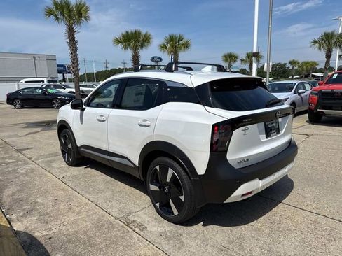 New 2025 Nissan Kicks SR image 4