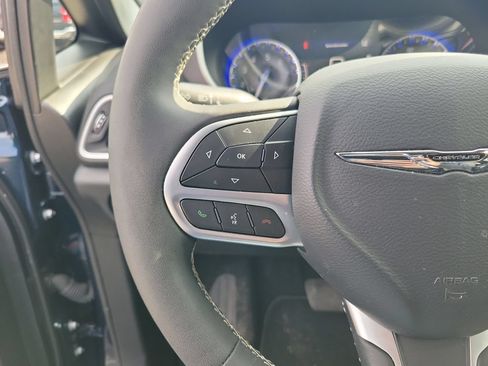 Used 2025 Chrysler Pacifica Select FWD image 28
