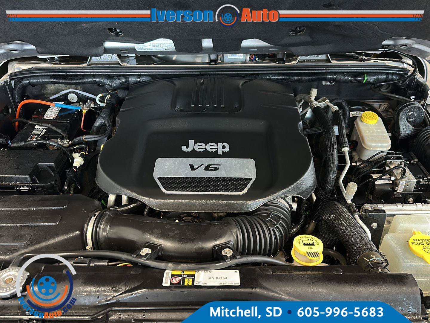 Used 2016 Jeep Wrangler Unlimited Sahara w/ Connectivity Group AWD/4WD image 10