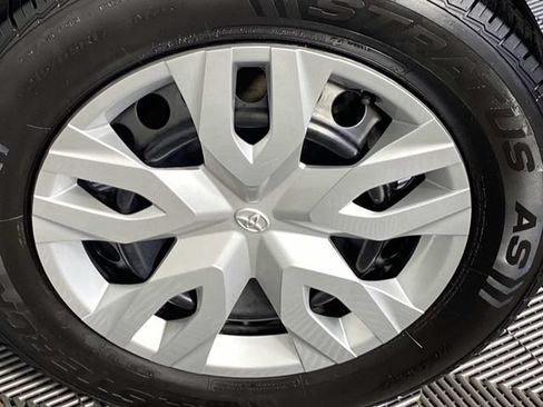 Used 2024 Toyota Corolla Cross L AWD/4WD image 27