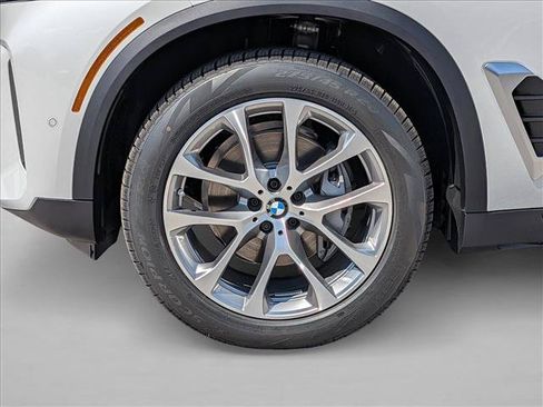New 2026 BMW X5 xDrive40i AWD/4WD image 10
