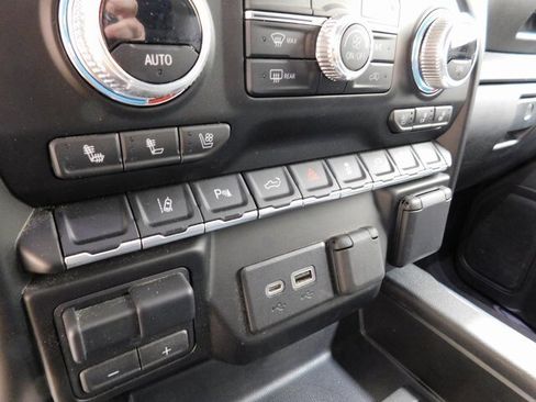 Used 2023 GMC Sierra 2500 SLT image 32