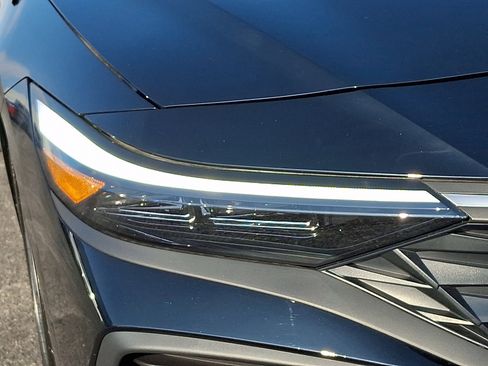 Certified 2025 Hyundai Elantra Sport image 9