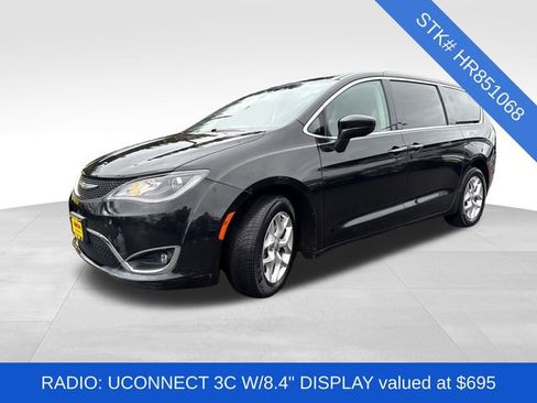 Used 2017 Chrysler Pacifica Touring Plus w/ Tire & Wheel Group image 3