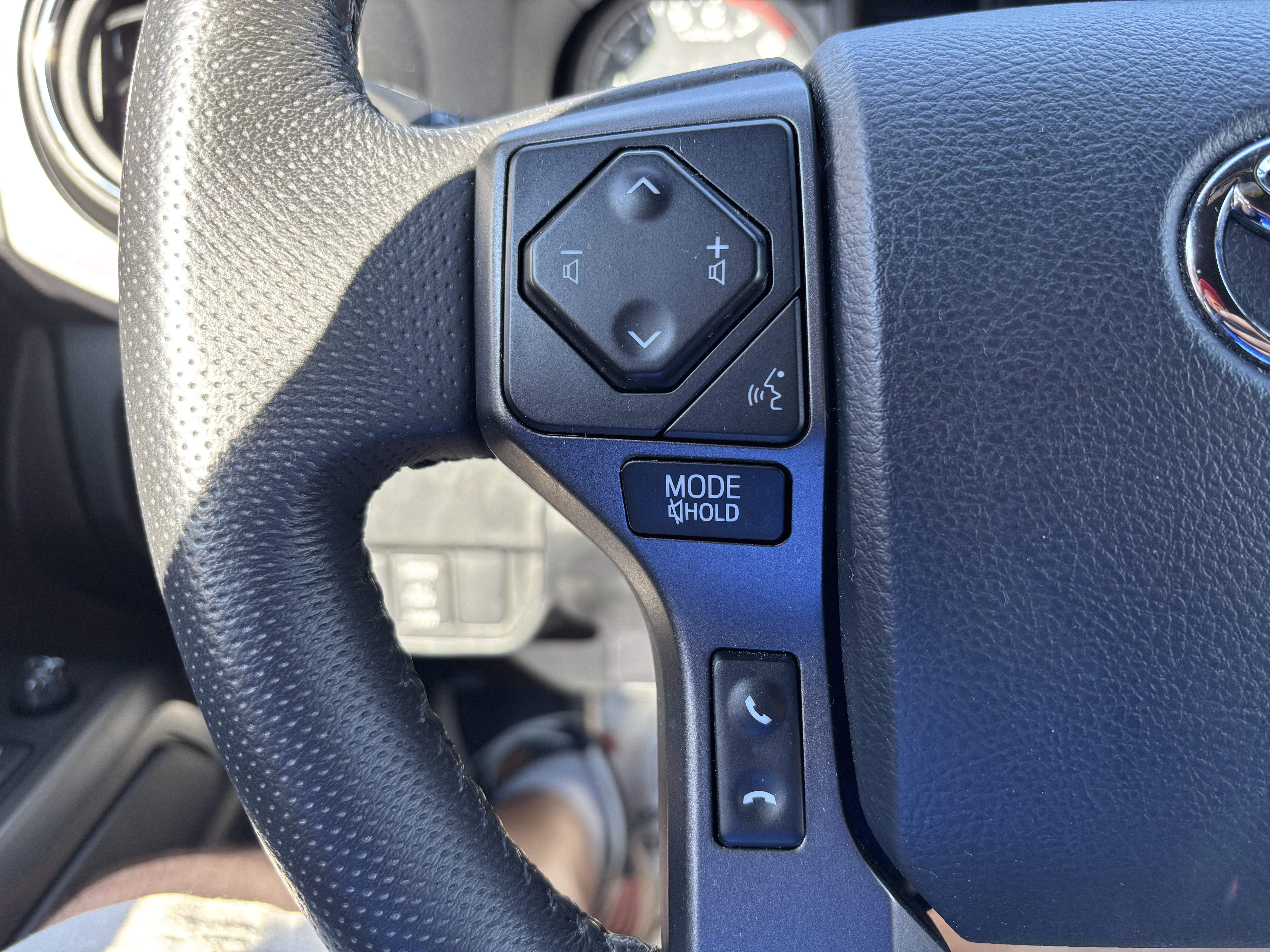 Used 2020 Toyota Tacoma TRD Off-Road AWD/4WD image 18