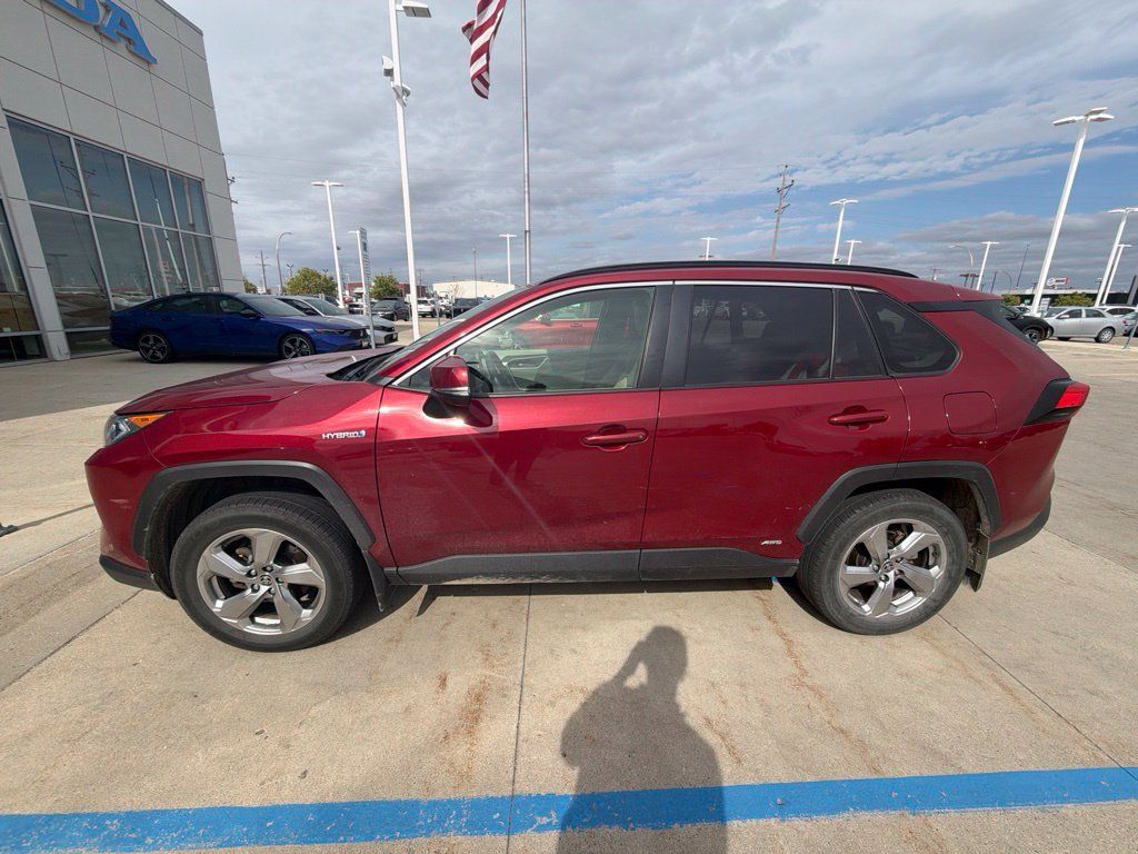 Used 2021 Toyota RAV4 XLE Premium AWD/4WD image 5